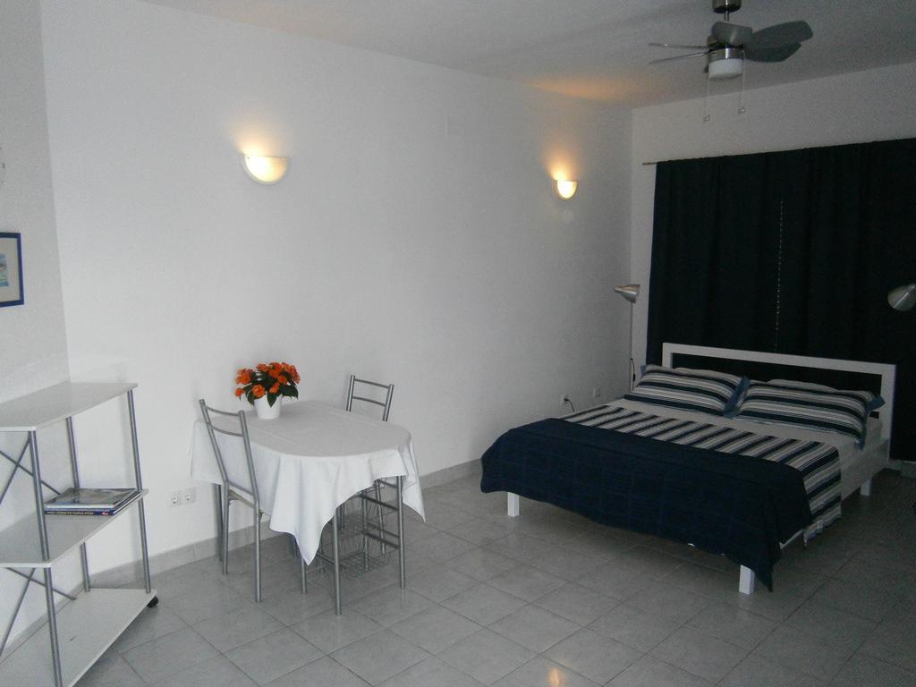 לומבארדה Apartments Grbin (Adults Only) חדר תמונה